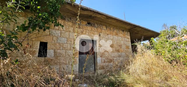 Land with a Townhouse for Sale in Kfardebian