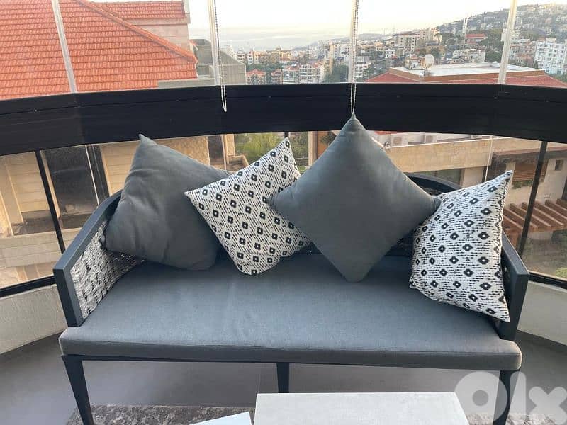 3 sitting items 0