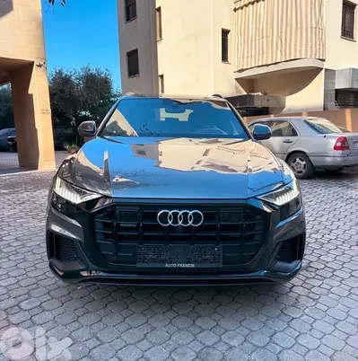 Audi Q8 Quattro S-line Prestige 2019 gray on black (clean carfax)