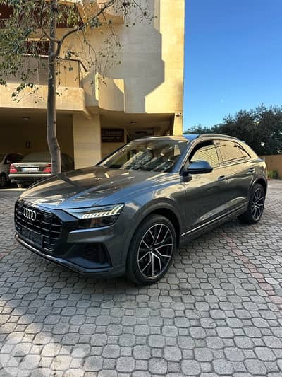 Audi Q8 Quattro S-line Prestige 2019 gray on black (clean carfax)
