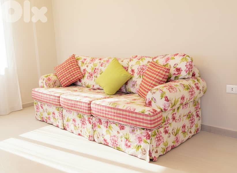 Full Salon Set for Sale – Floral Sofas & Smart Mechanism Center Tab 3