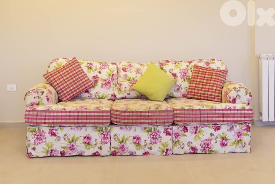 Full Salon Set for Sale – Floral Sofas & Smart Mechanism Center Tab 5