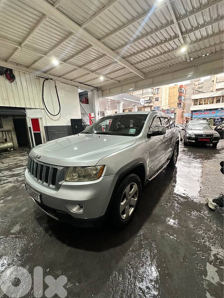 Jeep Grand Cherokee 2011 0