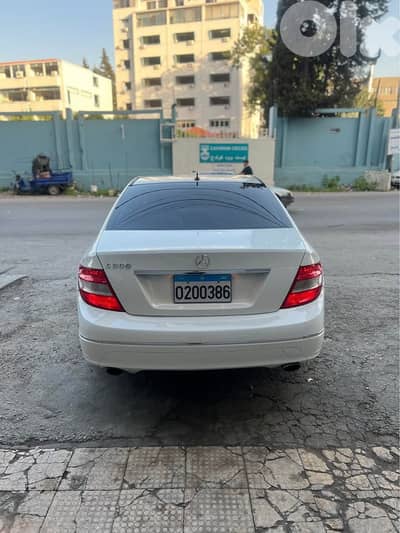 Mercedes-Benz C-300 2010