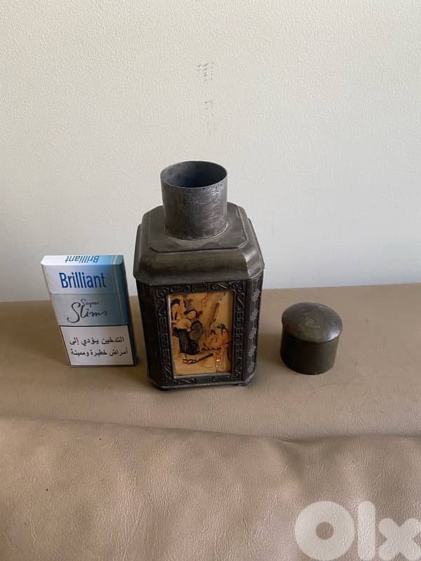 old chinese tea caddy. signed 3