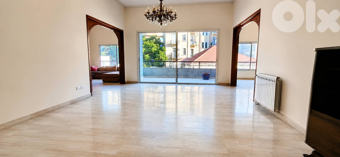 This Spacious Pasteur apartment in Gemmayze is for rent 0
