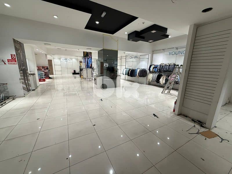Showroom For Rent in Hamra 0