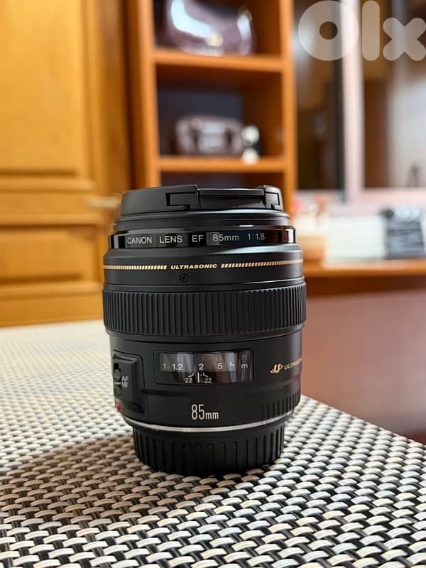 Canon EF 85mm f/1.8 USM Lens 0
