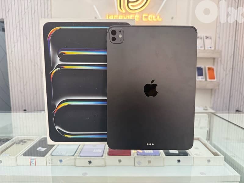Apple ipad M5 pro 512 11- inch Like new  in excellent condition 0