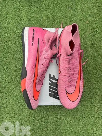 2 football shoes offer