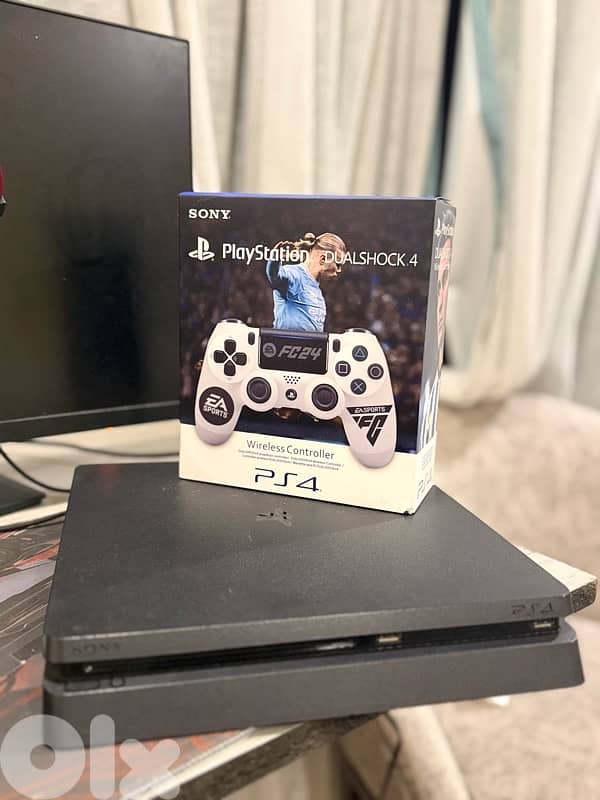 ps4 slim with controller ps4 used with box 0