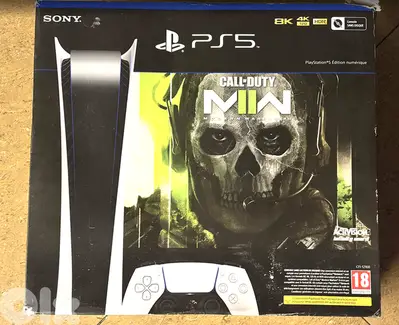 Playstation 5 / PS5 Europe Digital. With box and 2 controllers