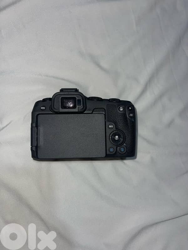 canon r8 super clean 4