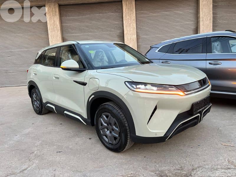 BYD Yuan UP Crossover Electric 2025 0