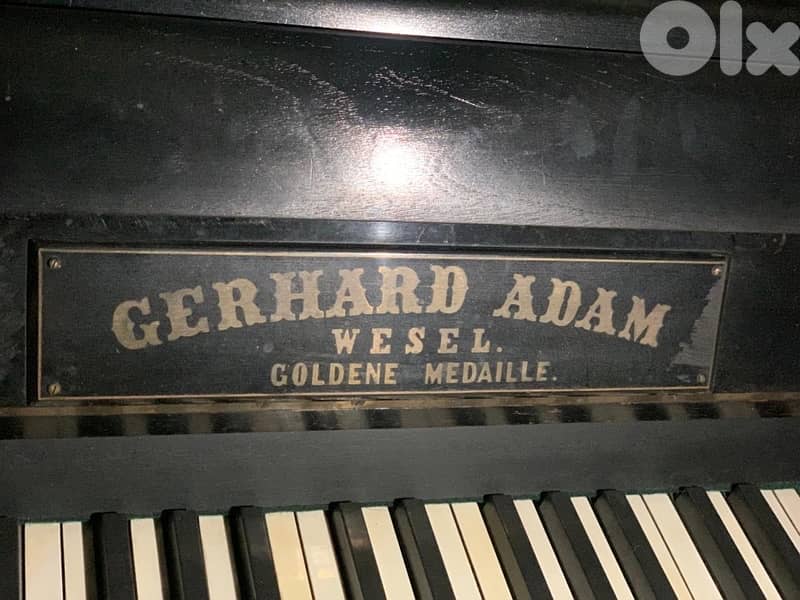 Piano-Antique in a condition 0
