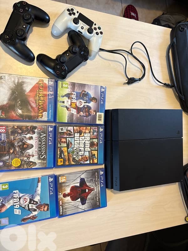 PS4 + 3 controller + 6 working games 0