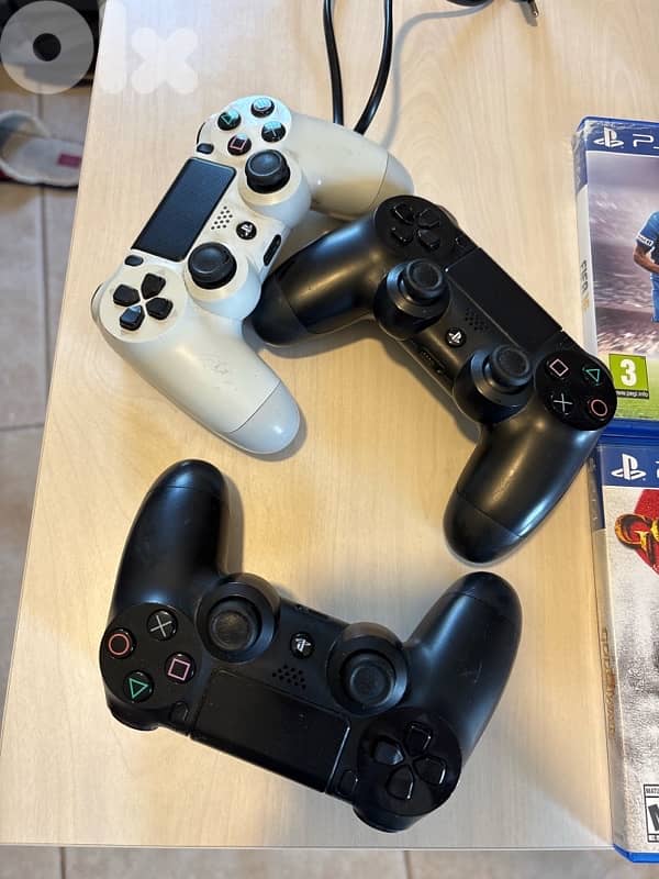 PS4 + 3 controller + 6 working games 4