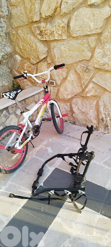 bicycle and car stand for it 0