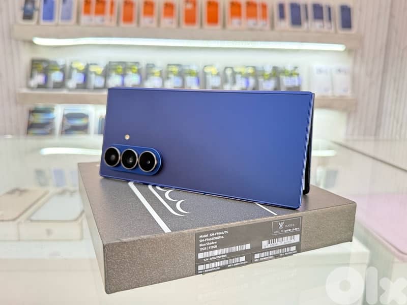 Samsung z fold 7 512 Gb 12 Ram Like new in excellent condition 2