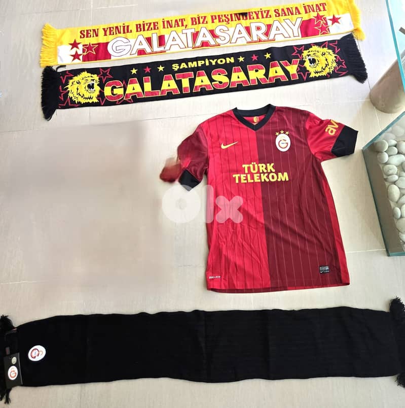 Beshiktash Football Shirt + Scarfs 0