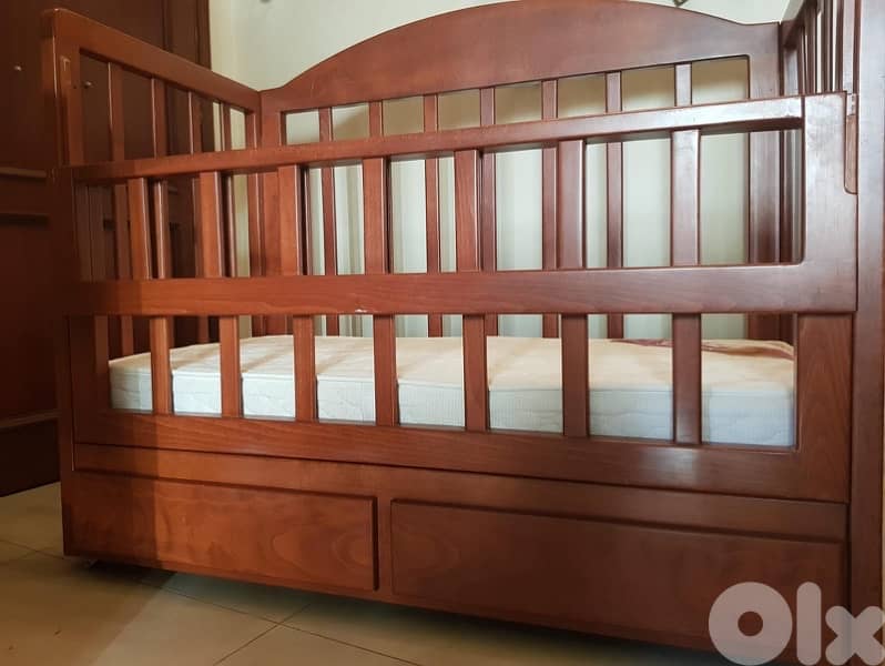 Baby crib with mattress 0