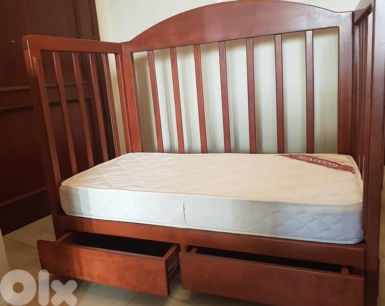 Baby crib with mattress 2