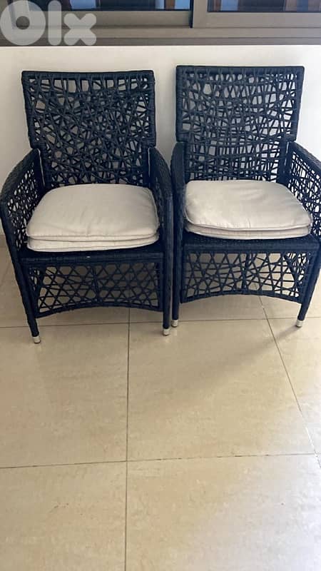balcony’s table with 2 chairs 0