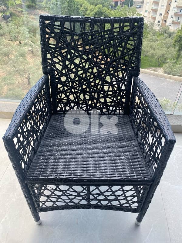 balcony’s table with 2 chairs 1