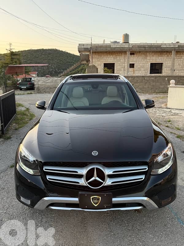 GLC 300 2018 ! 4matic ! Clean Carfax ! Special Price ! Full Service ! 0