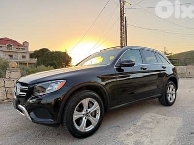 GLC 300 2018 ! 4matic ! Clean Carfax ! Special Price ! Full Service !