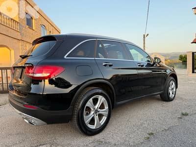 GLC 300 2018 ! 4matic ! Clean Carfax ! Special Price ! Full Service !