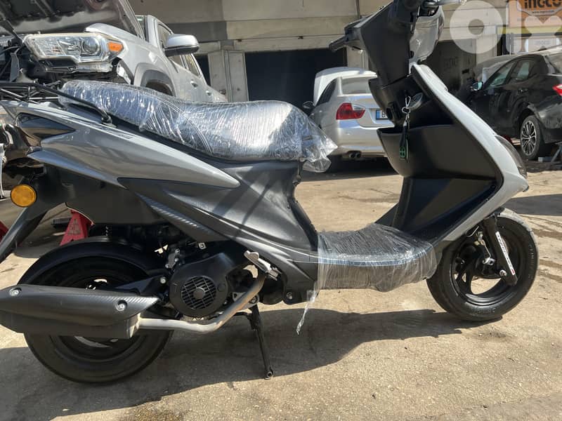 V150 Azzo 2025 2