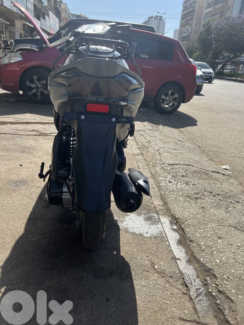 V150 Azzo 2025 4