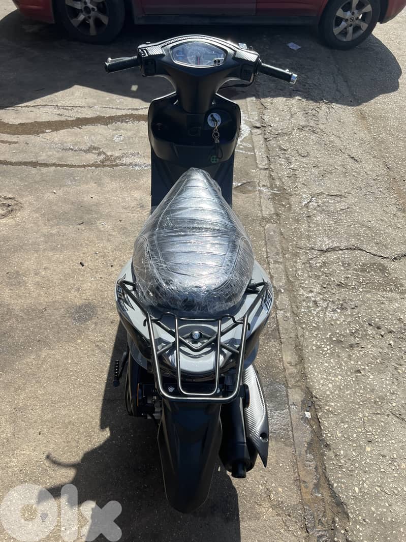 V150 Azzo 2025 5