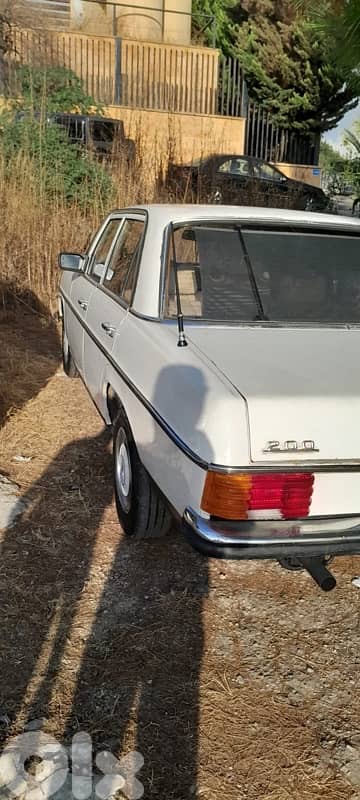Mercedes-Benz 200 Series 1975