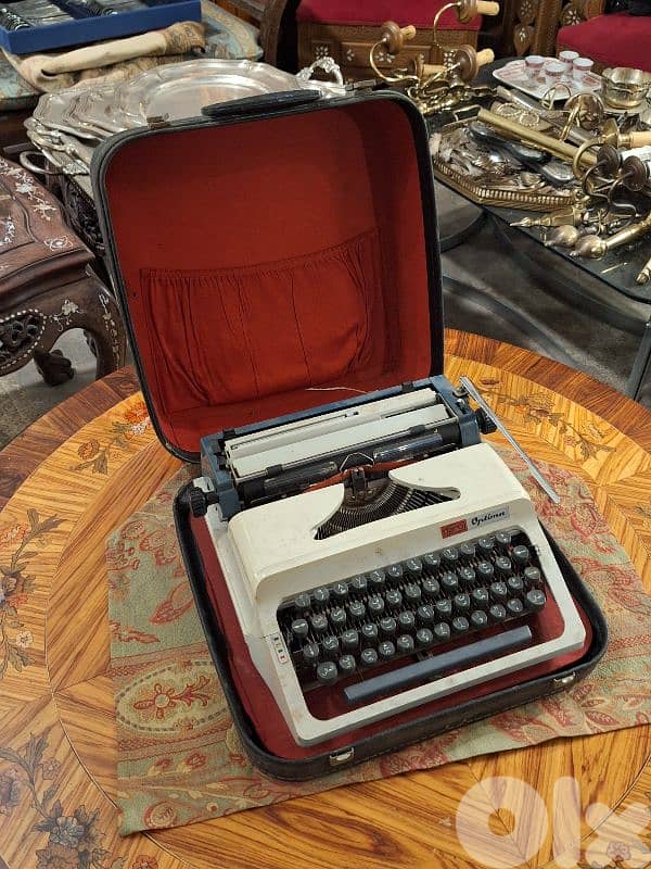 vintage arabic typewriter 0