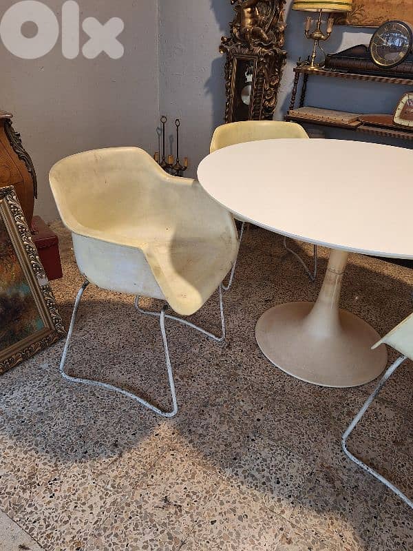 vintage french 4 chairs and fiber round table 2