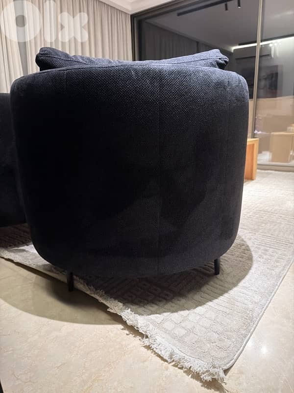 Modern Black Accent Lounge Chair – Elegant & Comfortable 3