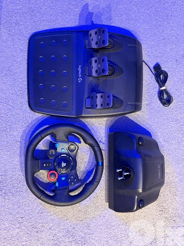 Logitech G29 Driving Force Racing Wheel –Excellent Condition + Pedals 1
