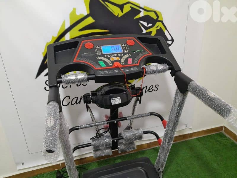 Big size treadmill,2,5hp,,automatic incline,vibration massager 7