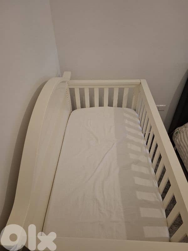 Carters by DaVinci White Wooden Crib 1