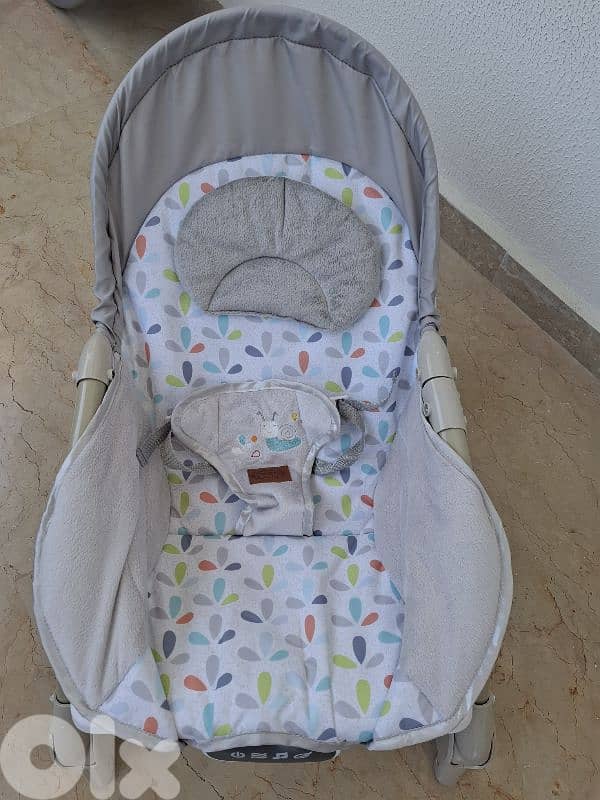 White rocking vibrating chair 0