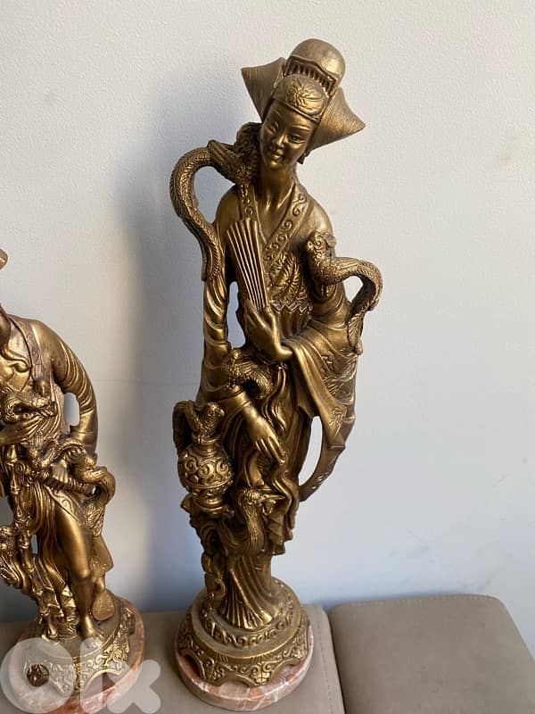 Two resin old statues . 51 cm. 41 cm. 1