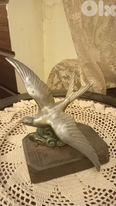 تمثال سنونو طائر / Swallow in Flight