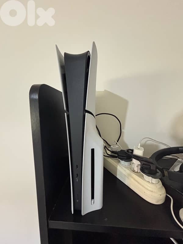 ps5 slim 1 tb whith controller & FC26 used for 2 months only 0