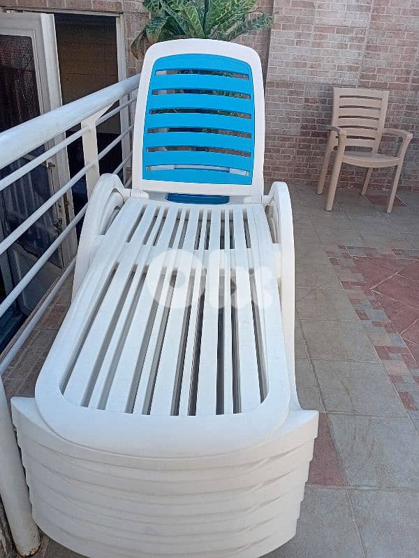 used pool chair 0