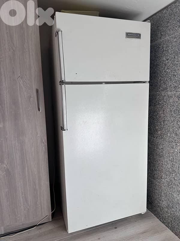 Refrigerator + Stand alone gaz both only for 200$ 0