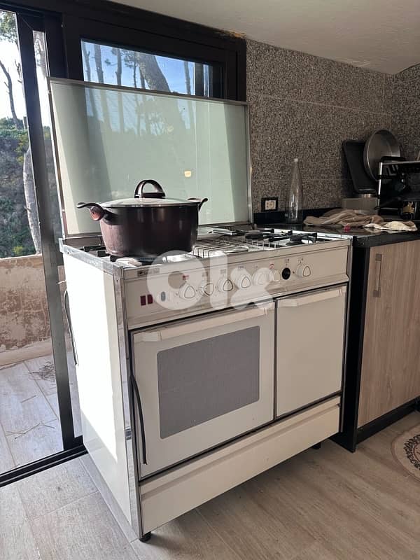 Refrigerator + Stand alone gaz both only for 200$ 2