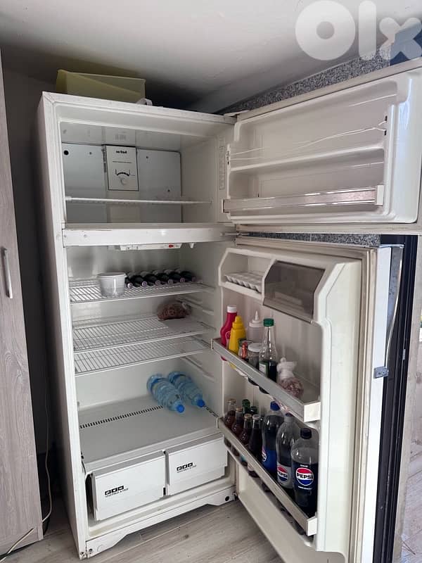 Refrigerator + Stand alone gaz both only for 200$ 3