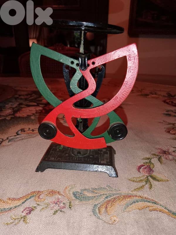 Vintage Columbus Bilateral Scales with Secessionist Base 0